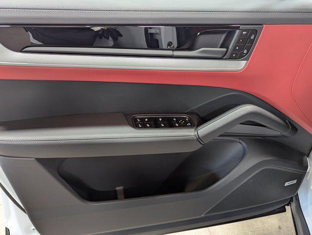 Photo of 2026 Carrara White Metallic Porsche Cayenne