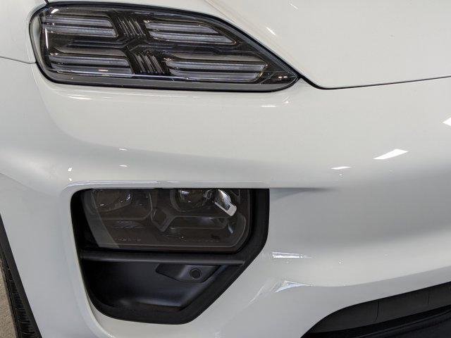 Photo of 2025 White Porsche Macan