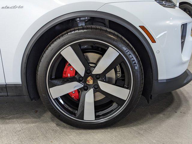 Photo of 2025 White Porsche Macan