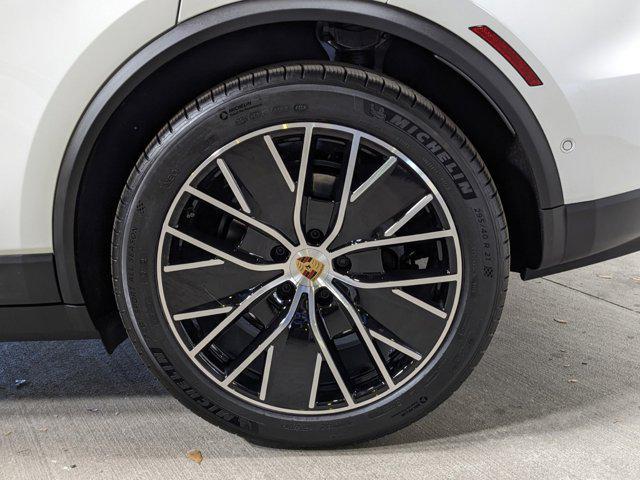Photo of 2025 White Porsche Macan