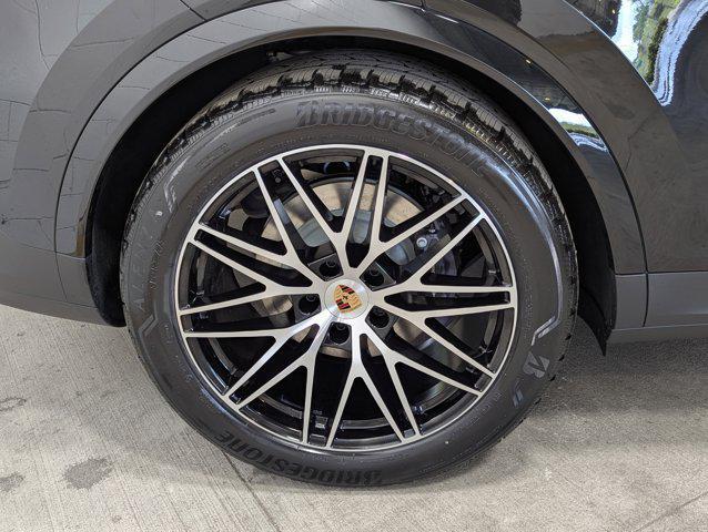 Photo of 2025 Chromite Black Metallic Porsche Cayenne