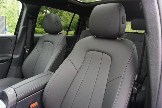 Photo of 2025 Night Black Mercedes-Benz GLB 250
