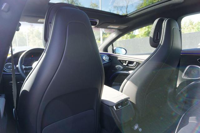 Photo of 2022 Obsidian Black Metallic Mercedes-Benz EQS 580