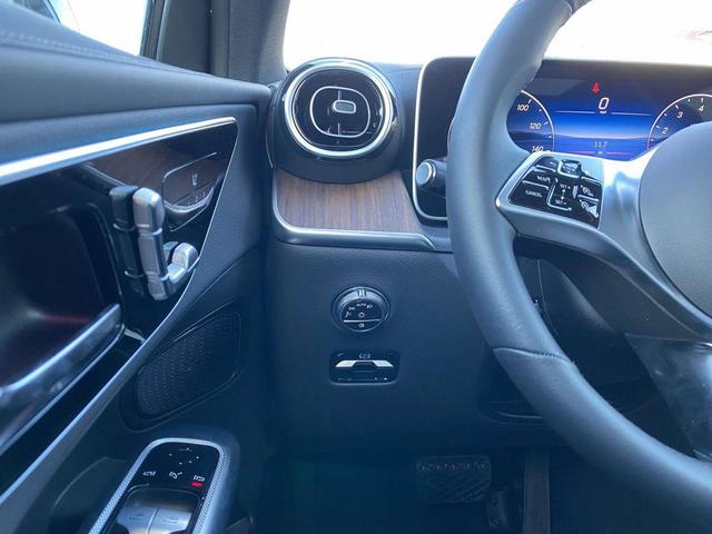 Photo of 2025 Black Mercedes-Benz GLC 300