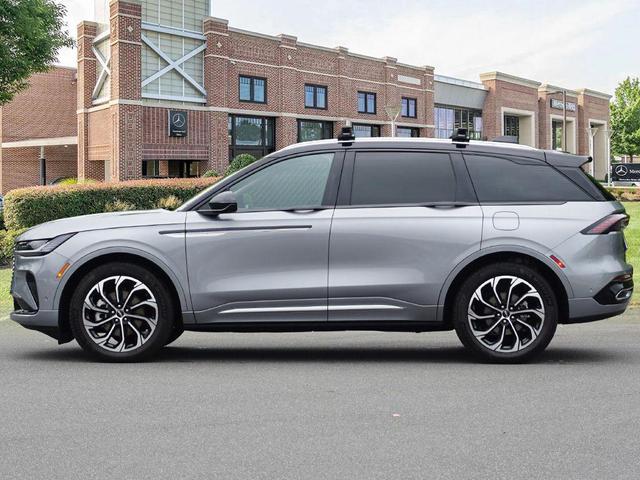 Photo of 2024 Gray Metallic Lincoln Nautilus
