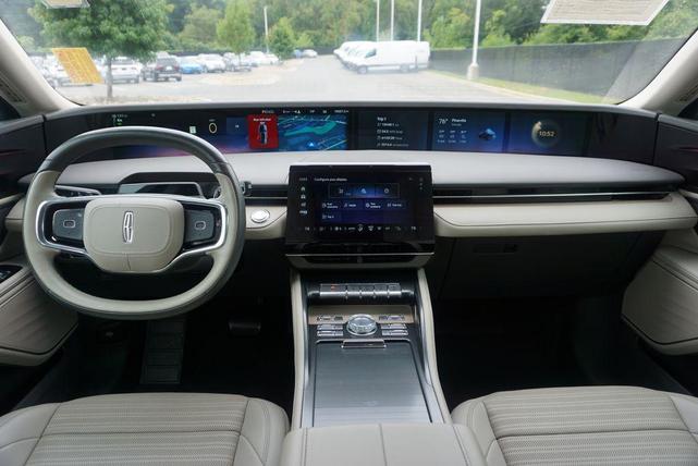 Photo of 2024 Gray Metallic Lincoln Nautilus