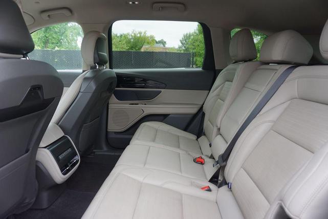 Photo of 2024 Gray Metallic Lincoln Nautilus