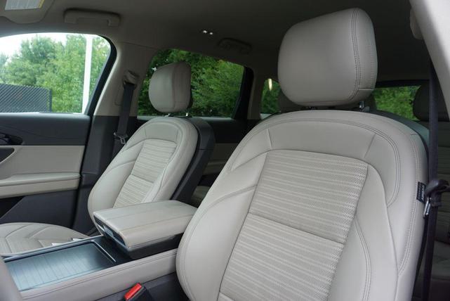 Photo of 2024 Gray Metallic Lincoln Nautilus