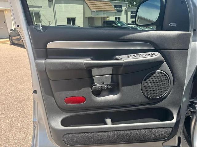 Photo of 2005 Bright Silver Metallic Clearcoat Dodge Ram 1500