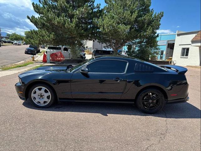 Photo of 2011 Ebony Ford Mustang