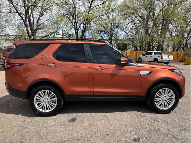 Photo of 2018 Orange Land Rover Discovery
