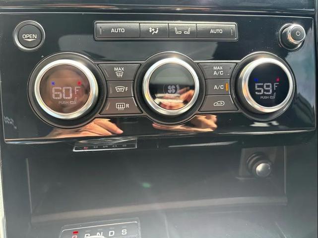 Photo of 2018 Orange Land Rover Discovery