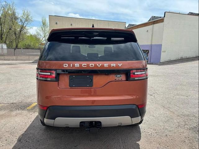 Photo of 2018 Orange Land Rover Discovery