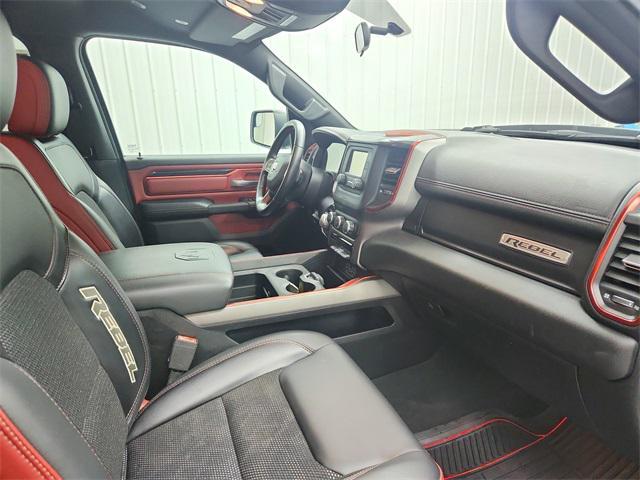 Photo of 2019 Granite Crystal Metallic Clearcoat RAM 1500