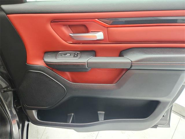 Photo of 2019 Granite Crystal Metallic Clearcoat RAM 1500