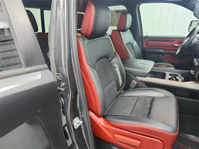Photo of 2019 Granite Crystal Metallic Clearcoat RAM 1500