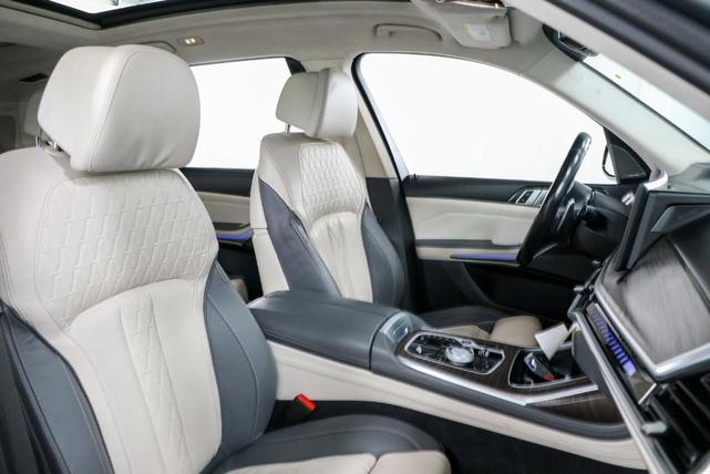 Photo of 2023 Gray Metallic BMW X7