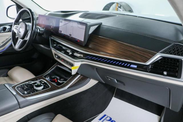 Photo of 2023 Gray Metallic BMW X7
