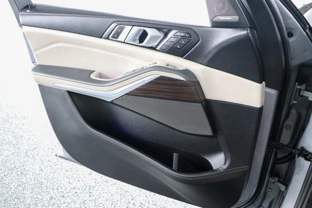 Photo of 2023 Gray Metallic BMW X7