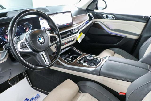 Photo of 2023 Gray Metallic BMW X7
