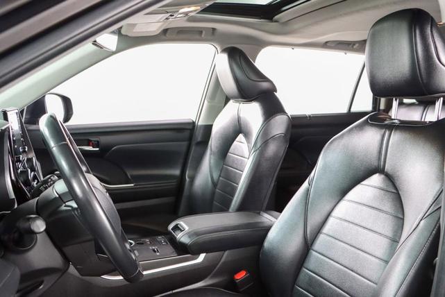 Photo of 2022 Purple Toyota Highlander