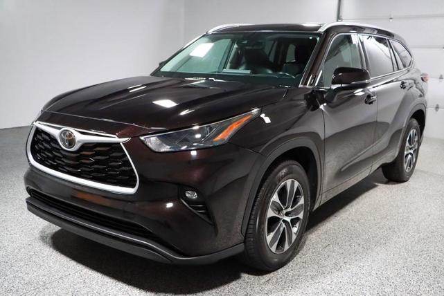 Photo of 2022 Purple Toyota Highlander