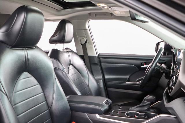 Photo of 2022 Purple Toyota Highlander