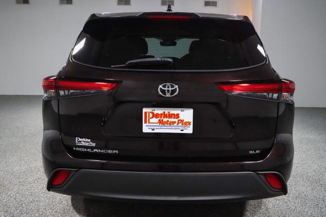 Photo of 2022 Purple Toyota Highlander