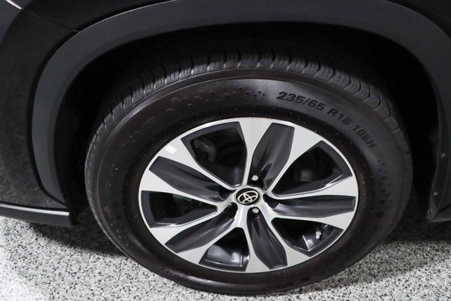 Photo of 2022 Purple Toyota Highlander