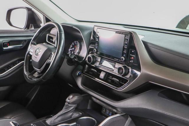 Photo of 2022 Purple Toyota Highlander