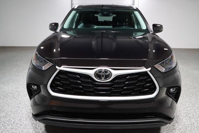 Photo of 2022 Purple Toyota Highlander