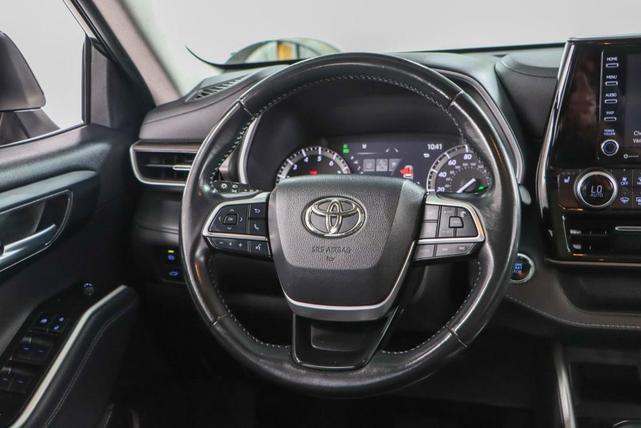 Photo of 2022 Purple Toyota Highlander