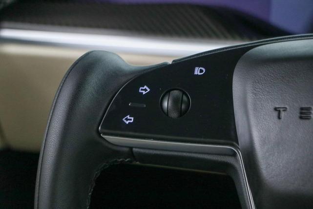 Photo of 2022 Black Tesla Model S
