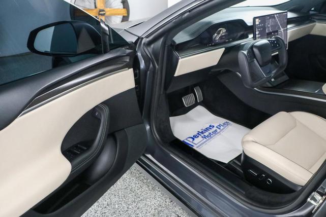 Photo of 2022 Black Tesla Model S