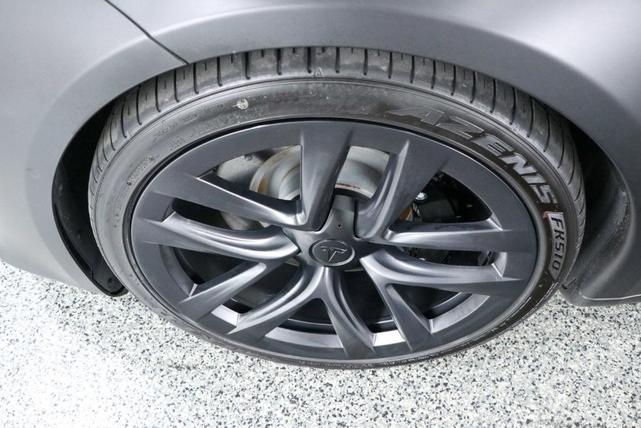 Photo of 2022 Black Tesla Model S