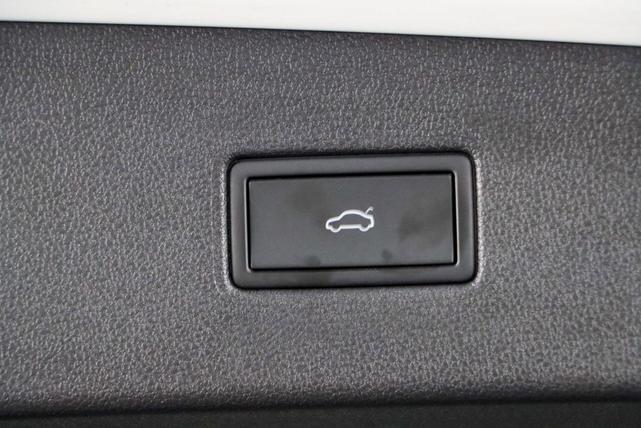 Photo of 2022 Oryx White Pearl Effect Volkswagen Tiguan