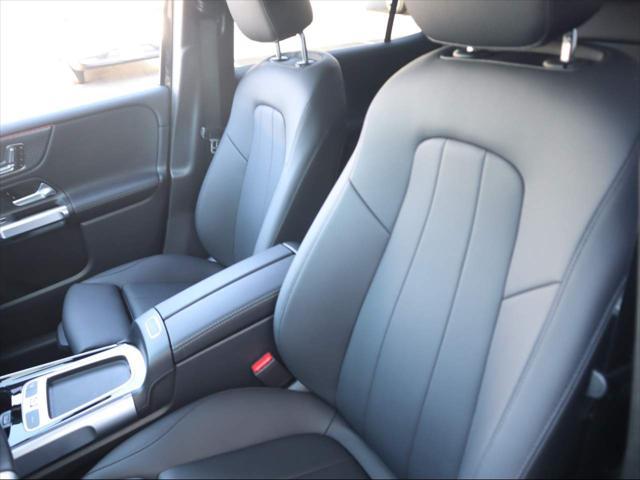 Photo of 2024 Night Black Mercedes-Benz GLB 250