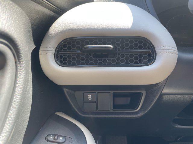 Photo of 2025 Nordic Forest Pearl Honda HR-V