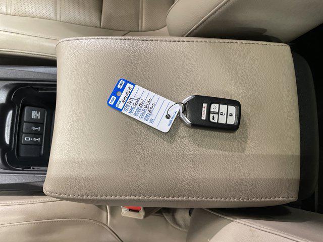 Photo of 2019 Platinum White Pearl Honda CR-V
