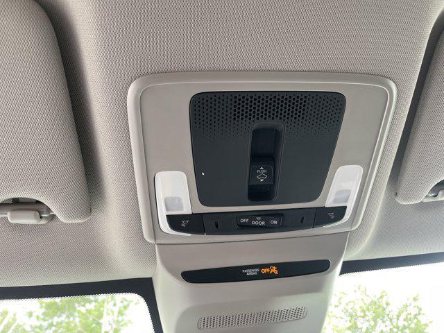 Photo of 2026 Platinum White Pearl Honda HR-V