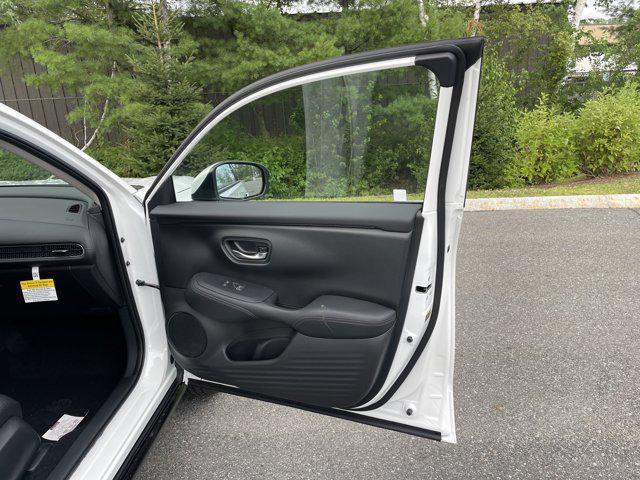 Photo of 2026 Platinum White Pearl Honda HR-V