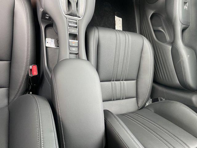 Photo of 2026 Platinum White Pearl Honda HR-V