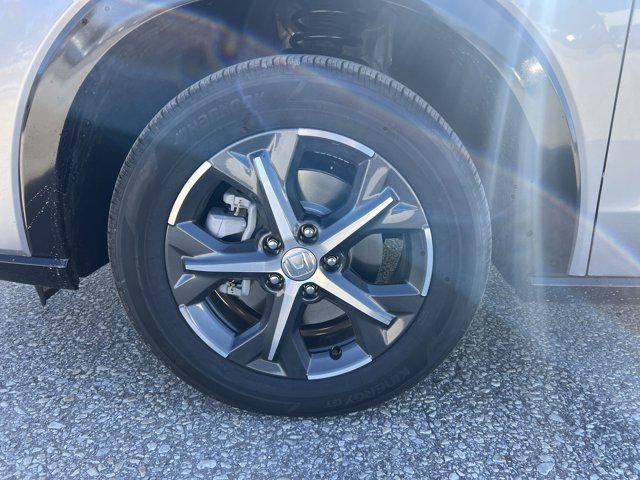 Photo of 2025 Lunar Silver Metallic Honda HR-V