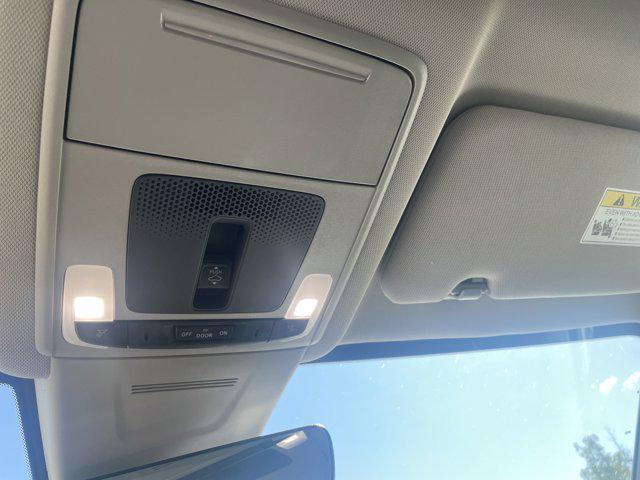 Photo of 2025 Platinum White Pearl Honda CR-V