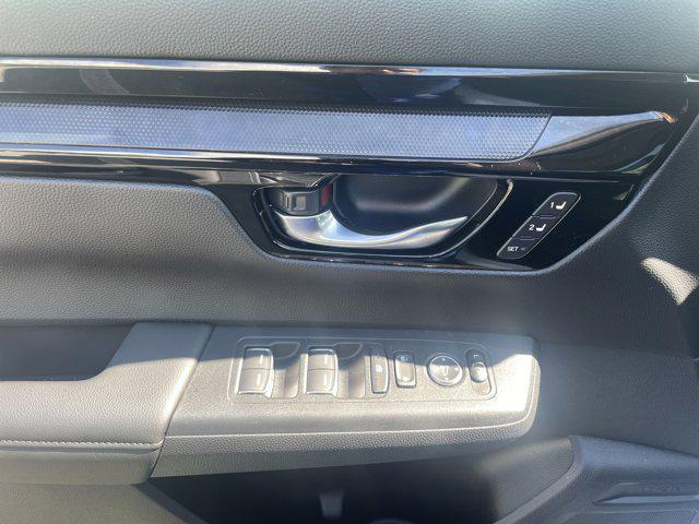 Photo of 2025 Platinum White Pearl Honda CR-V