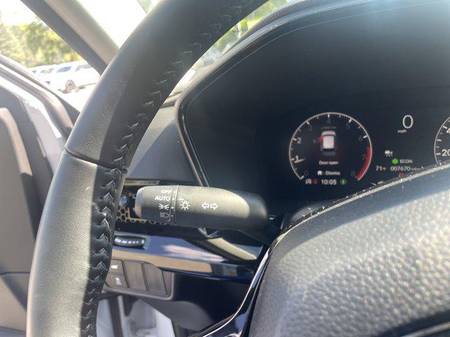 Photo of 2025 Platinum White Pearl Honda CR-V