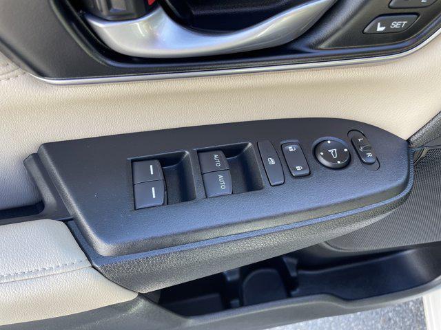 Photo of 2022 Platinum White Pearl Honda CR-V