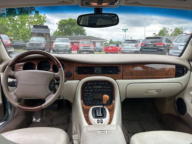 Photo of 2001 Blue Jaguar XJ