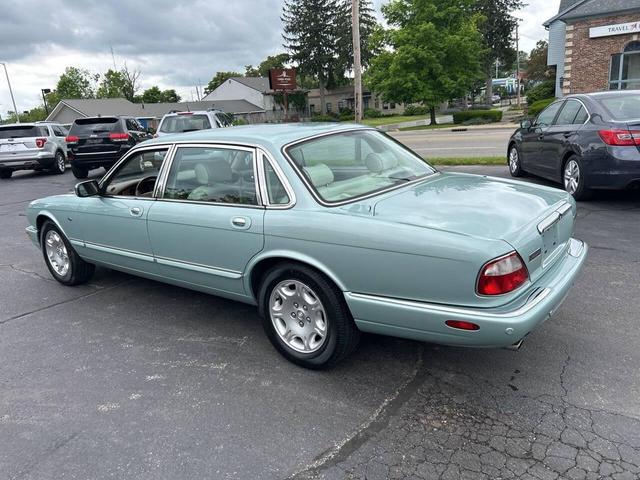 Photo of 2001 Blue Jaguar XJ
