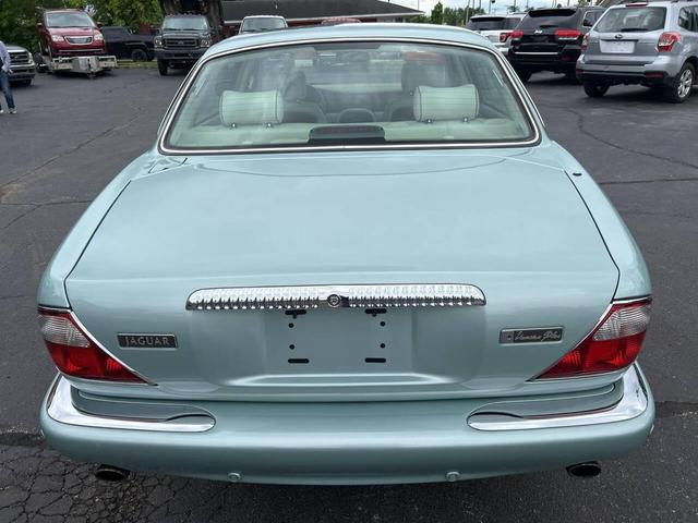 Photo of 2001 Blue Jaguar XJ